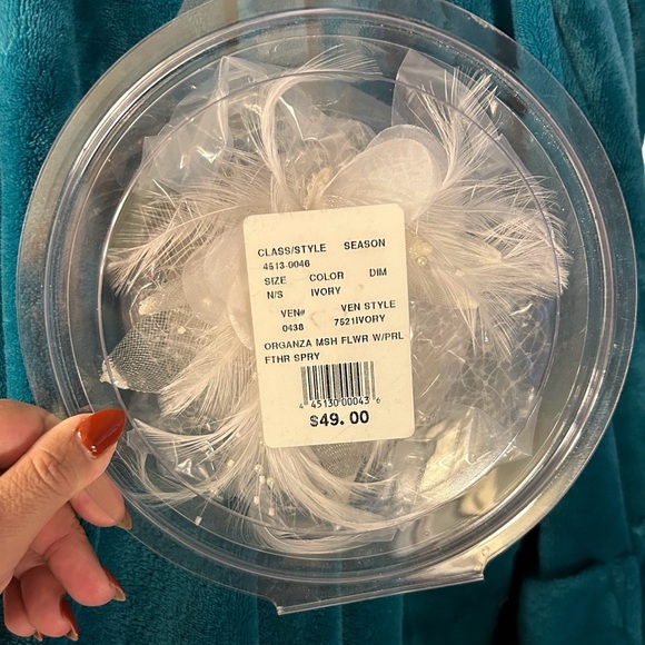 David’s Bridal Headpieces Ivory (2) Organza Feathers Pearls and Rhinestones - Picture 12 of 13